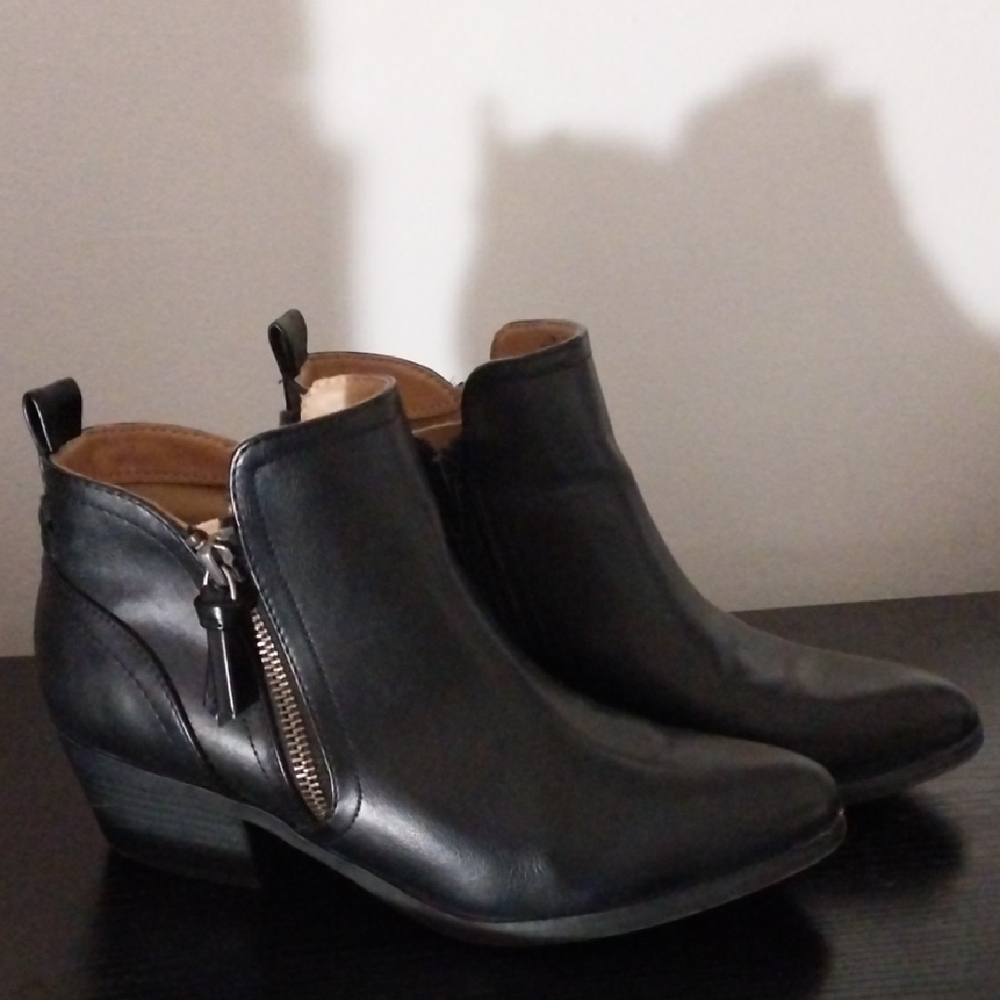 Chic Black Leather Ankle Boots with Side Zipper